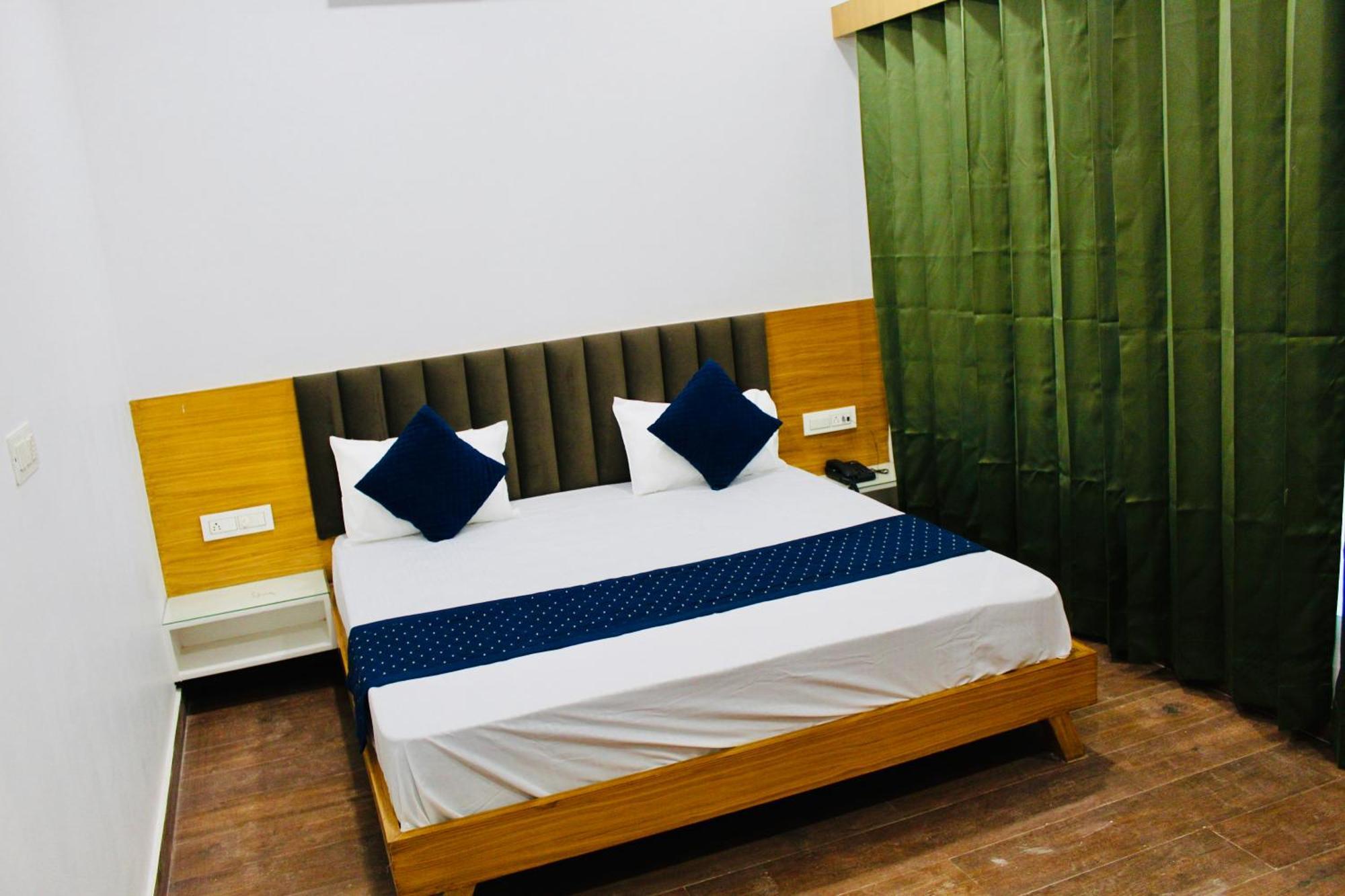The Loya Hotel Muktsar Esterno foto