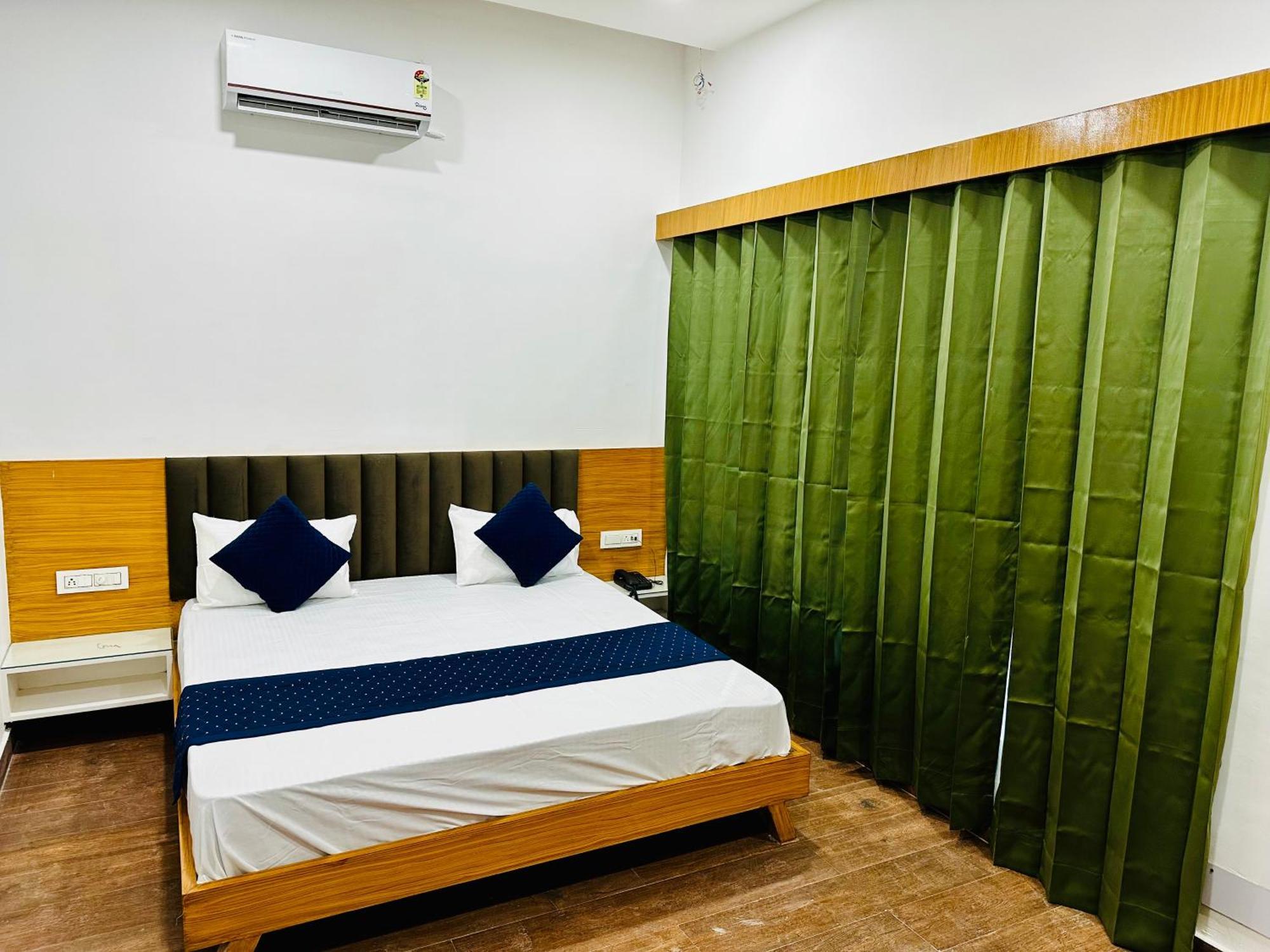The Loya Hotel Muktsar Esterno foto