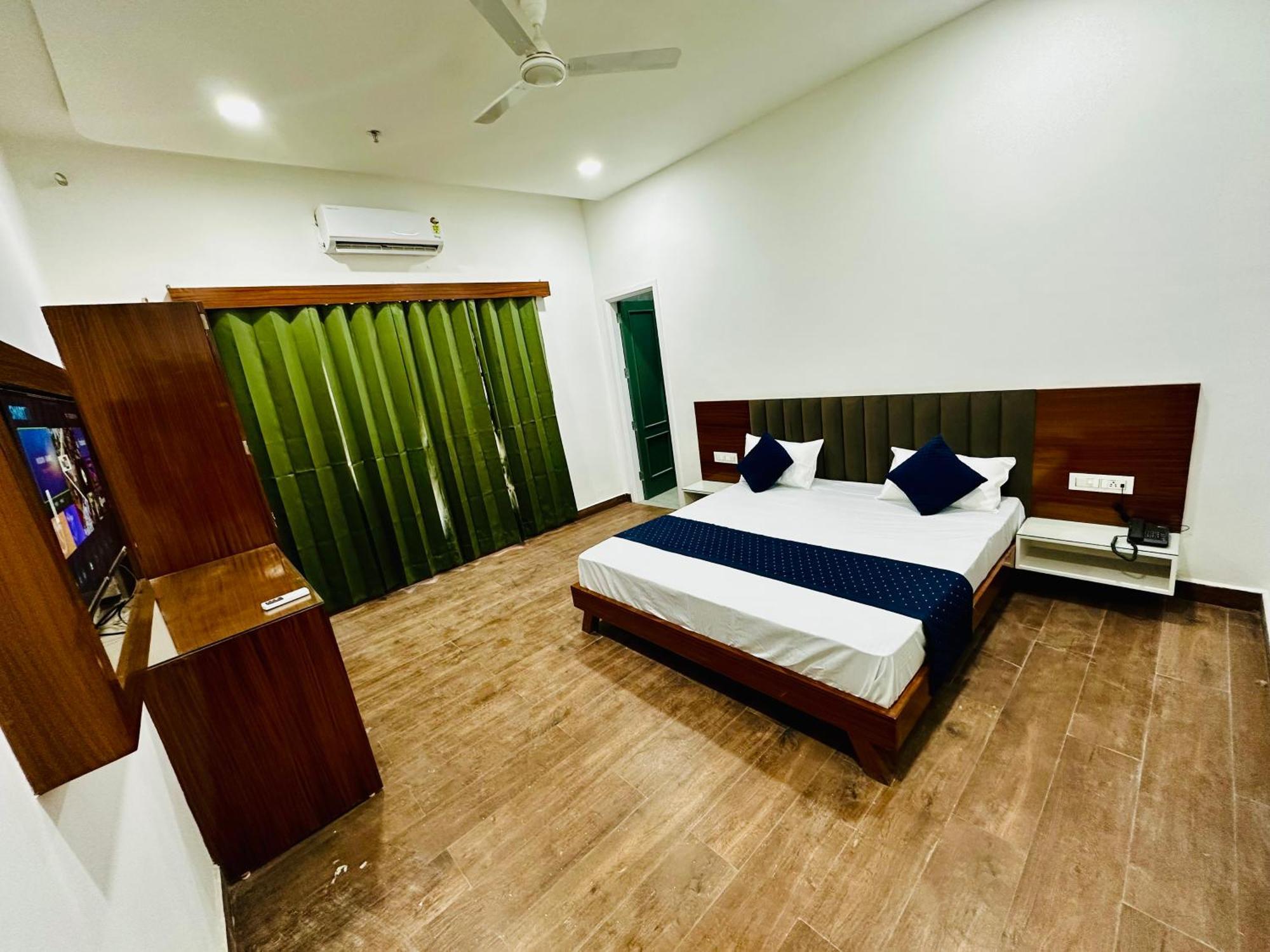 The Loya Hotel Muktsar Esterno foto