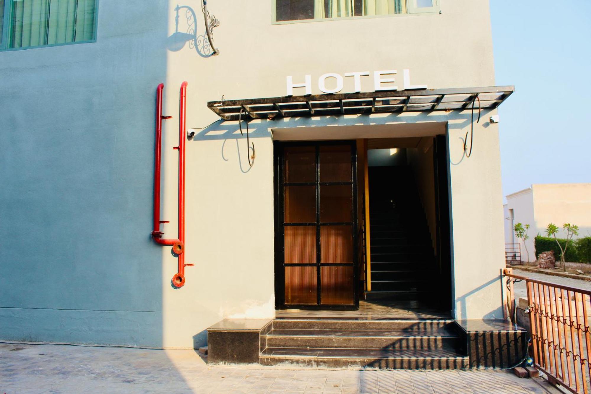 The Loya Hotel Muktsar Esterno foto