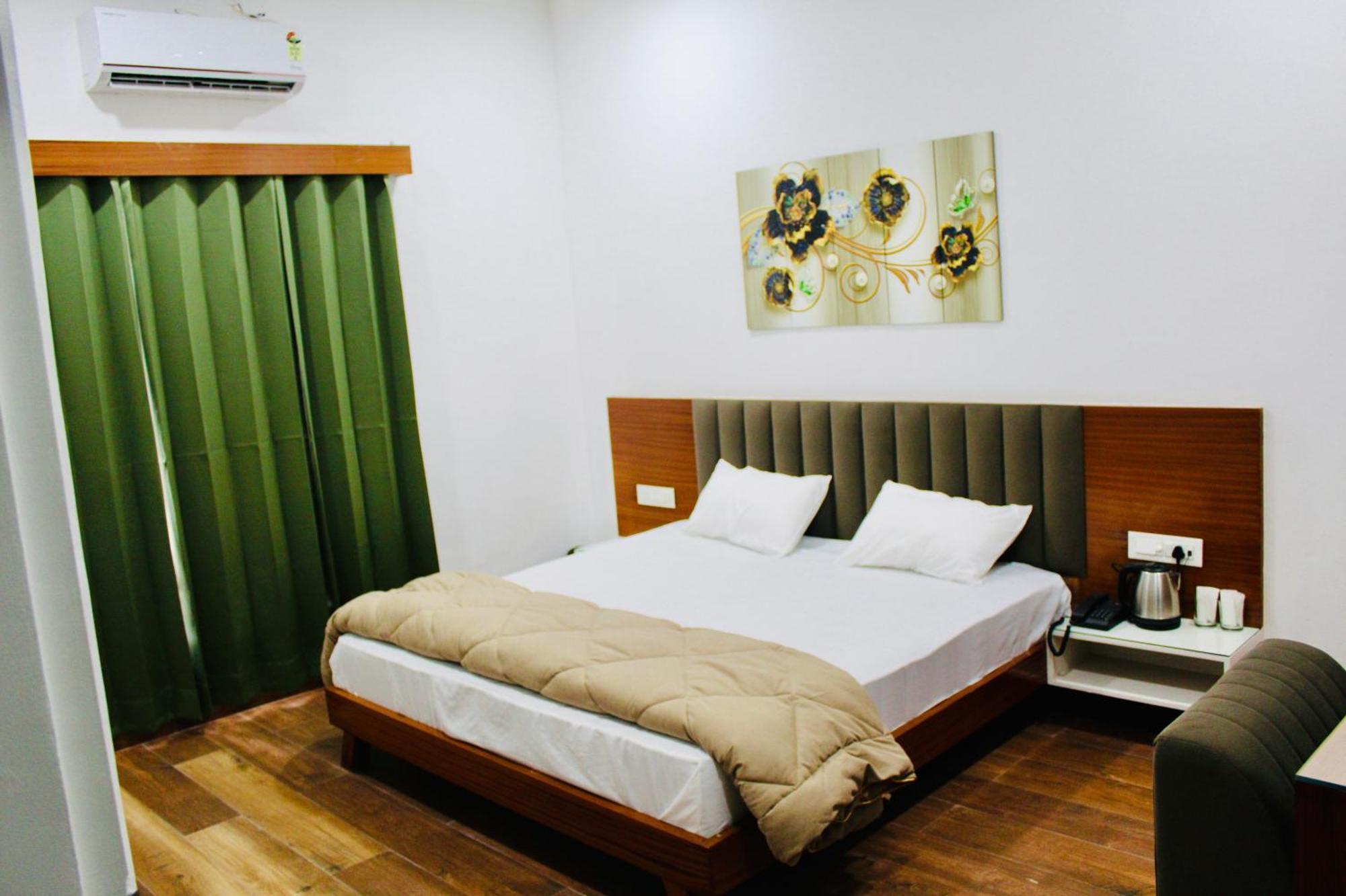 The Loya Hotel Muktsar Esterno foto
